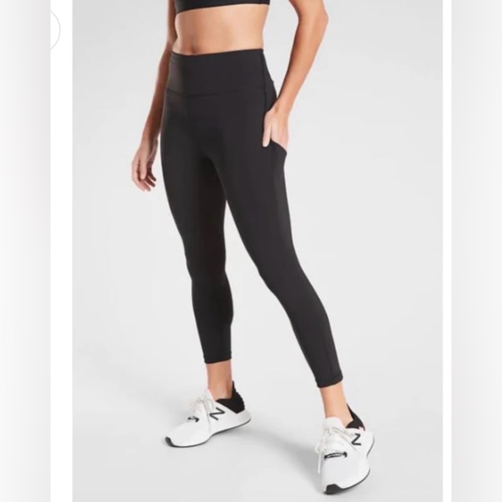 Athleta ultimate stash 7/8 legging black EUC size small